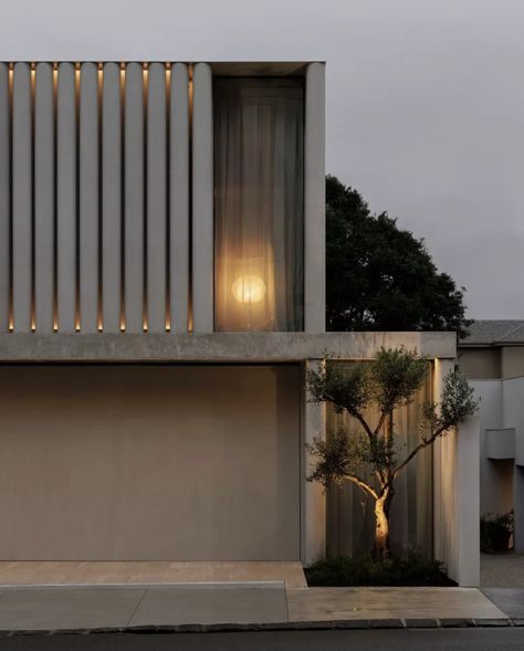 Modern Tropical House, Concrete Column, Internal Courtyard, Landscape Elements, Architecture Building Design, The Local Project, Unique Buildings, Australian Homes, Inner City