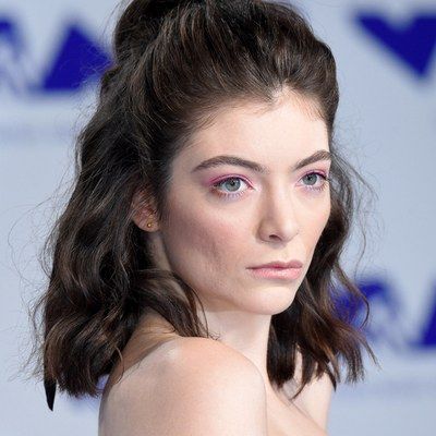 Lorde Hair, Middle Hair, Curly Lob, Big Curls, Scene Hair, Mid Length Hair, Lorde, Shoulder Length Hair, Model Hair