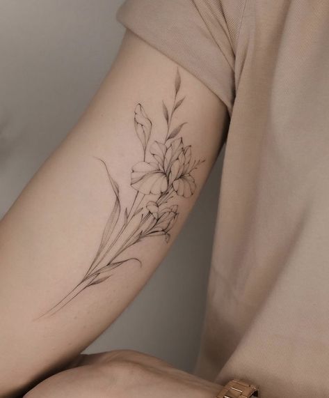 Gratitude Tattoo, Aesthetic Tattoo Ideas, Floral Arm Tattoo, Inner Arm Tattoos, Inner Bicep Tattoo, Floral Thigh Tattoos, Wrap Tattoo, 20 Aesthetic, Inner Arm Tattoo