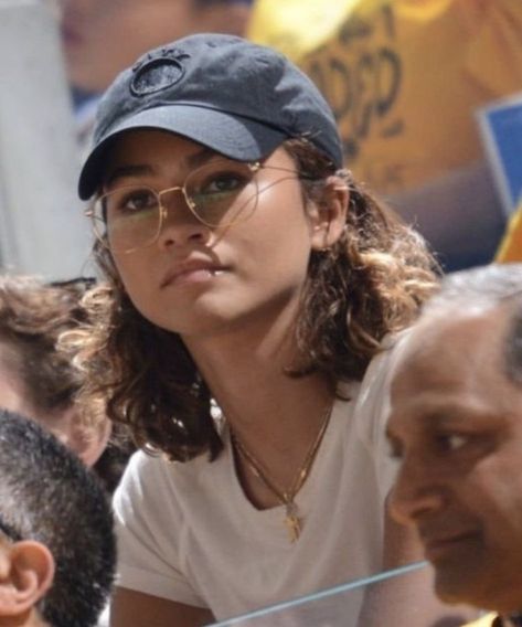 Zendaya In Glasses, Zendaya Sunglasses, Zendaya With Glasses, Zendaya Glasses, Mj Zendaya, Becky Core, Cute Glasses Frames, Classy Glasses, Glasses Inspiration