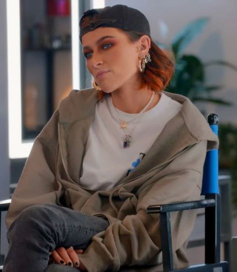 sophie baverstock Sophie Baverstock, Nostalgia Aesthetic, Haircut Inspiration, Moto Style, Party Looks, Girl Crush, Style Icon, Dress Codes, Celebrity Crush