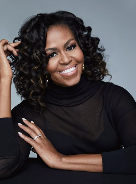 Michelle Obama Shares Her Secret to Relentless Optimism Pinterest Cute, Professional Headshots Women, Michelle Obama Fashion, Pose Portrait, Headshots Women, Headshot Poses, Business Photoshoot, Branding Photoshoot Inspiration, Business Portrait