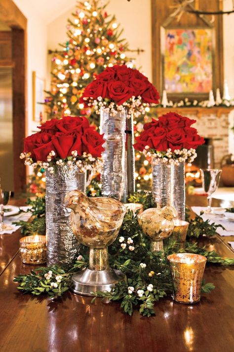 Elegant Christmas Centerpieces, Christmas Table Decorations Centerpiece, Centerpiece Christmas, Christmas Dining Table, Gorgeous Centerpieces, Christmas Table Centerpieces, Holiday Dessert, Holiday Centerpieces, Centerpiece Ideas