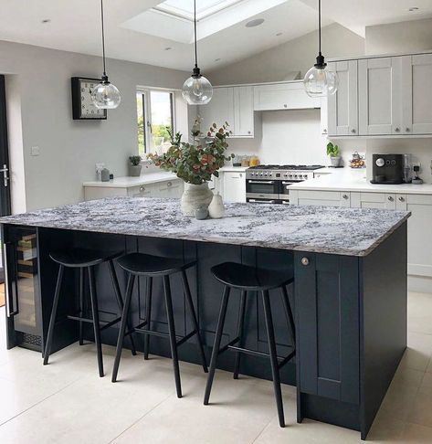 Bonno Granite| Kitchen Countertop| Granite Countertop - Retro Bar Stools, Breakfast Bar Kitchen, Wooden Bar Stools, A Better Tomorrow, Kitchen Island With Seating, Modern Stools, Better Tomorrow, Dining Stools, Modern Houses Interior