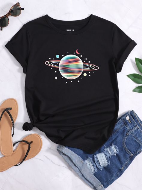 Printed Tee Women, Moon Planet, Tee Shirt Fashion, Female Clothes, Clothes Vintage, Top Shirt Women, Tee Shirt Print, Fashion Design Clothes, Women Tops