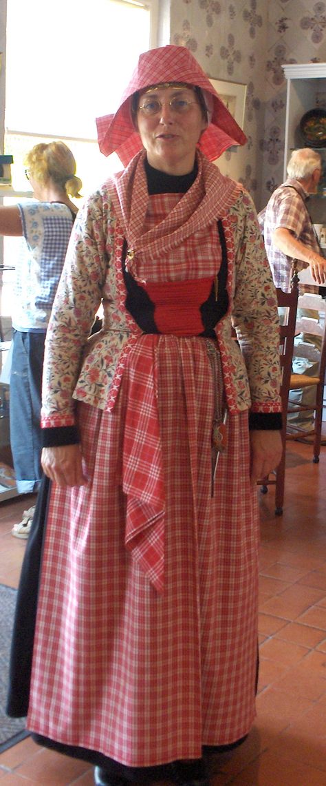 She looks pretty authentic to me. ALady Hindelooper vrouw #Friesland #Hindeloopen Dutch Folklore, Grandmother Clothes, Indian Chintz, Dutch Clothing, Dutch Costume, Mom Costumes, Native Dress, History Fashion, Fabric Combinations