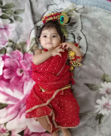 Janmashtami Baby Radha Photoshoot Poses, Radha Photoshoot Ideas For Kids, Janmastami Theme Baby Photos, Radha Baby Girl, Gopika Dress For Kids, Radha Photoshoot Ideas, Radha Baby Photoshoot, Krishna Janma, Radha Photoshoot