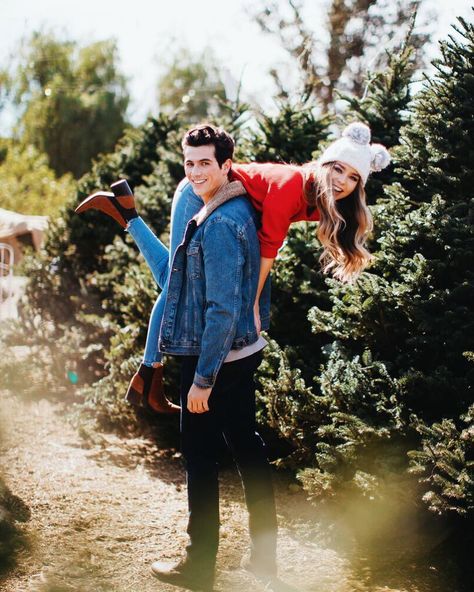 Silly Couple Photoshoot, Silly Couples, Christmas Tree Hunting, Dylan Sprouse, Instagram Christmas, Couple Relationship, Boyfriend Goals, Kissing Couples, Couple Photoshoot