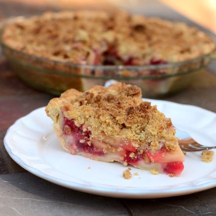 Strawberry Apple Crumble Pie Cranberry Crumble, Cranberry Pie Recipes, Apple Cranberry Pie, Apple Crumb Pie, Cranberry Tart, Traditional Apple Pie, Apple Crumble Pie, Crumble Pie, Cranberry Pie