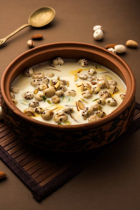 Makhana Kheer, Flax Milk, Low Carb Milk, Health Benefits Of Almonds, Almond Benefits, Hemp Milk, Low Carb Drinks, Dairy Free Alternatives, Milk Alternatives