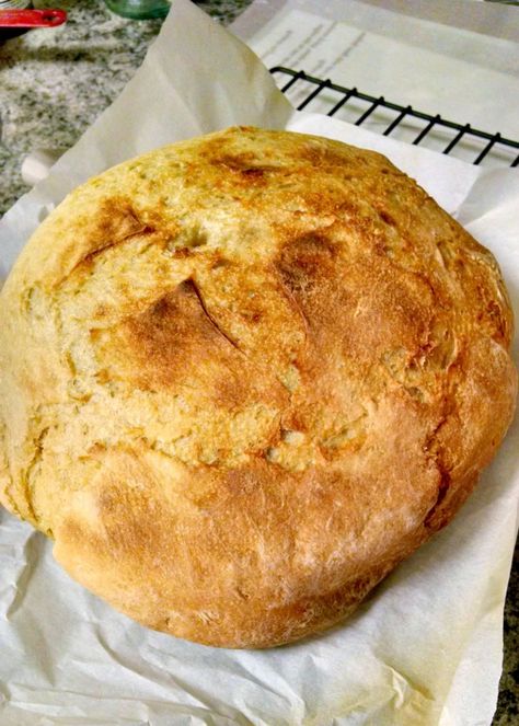 A Kitchen Hoor's Adventures: Slow Cooker Sourdough Bread - Slow-Cooker #SundaySupper Slow Cooker Brownies, Easy French Bread Recipe, Crusty Bread Recipe, Slow Cooker Bread, French Bread Recipe, Homemade Bread Recipes Easy, Homemade Bread Easy, Cooking Bread, Knead Bread