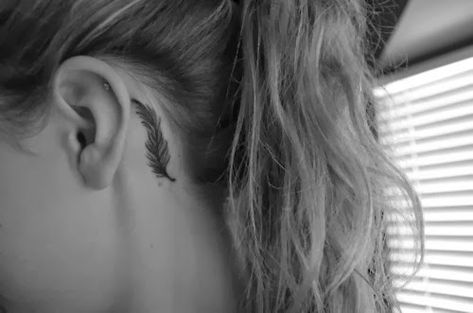 Feather Tattoo Ear, Back Ear Tattoo, Small Feather Tattoo, Tattoo Feather, Little Bird Tattoos, Small Tattoo Placement, Skirt Diy, Tasteful Tattoos, Cool Small Tattoos