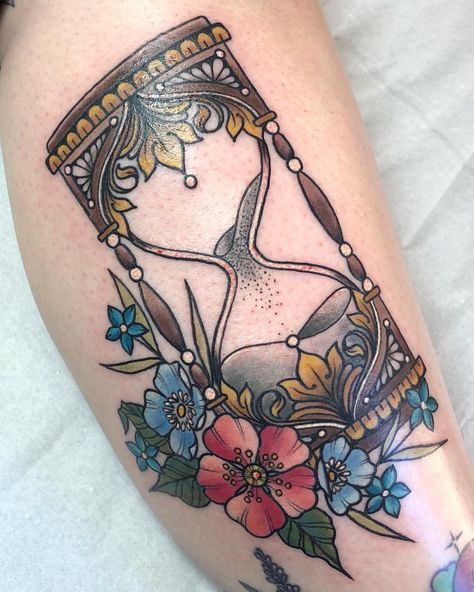 Hourglass Tattoo Color, Simple Hourglass Tattoo, Traditional Hourglass Tattoo, Hourglass Tattoo Feminine, Hourglass Tattoos, Rad Tattoos, Left Arm Tattoos, Lipstick Tattoos, Hourglass Tattoo