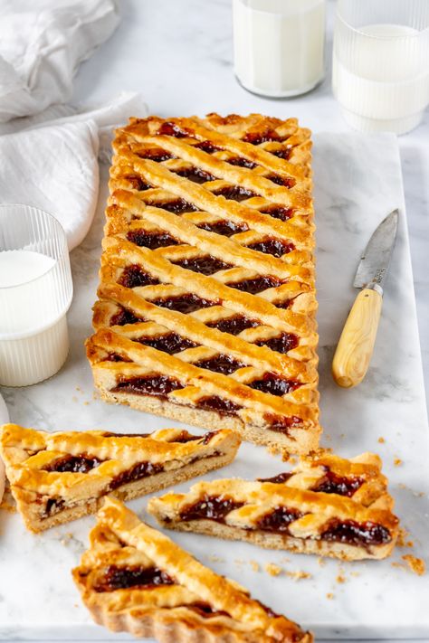 Crostata Italian Jam Tart Recipe Sweet Shortcrust Pastry Recipe, Italian Christmas Cookie Recipes, Crostata Recipe, Shortcrust Pastry Recipes, Fruit Tart Recipe, Tart Dough, Jam Tarts, Homemade Pastries, Tart Recipe