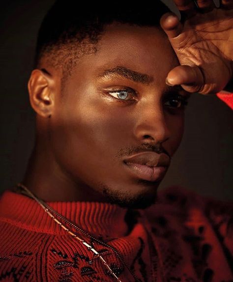 Dark Skin Blue Eyes, People With Blue Eyes, Dark Skin Models, Black Male Models, Different Colored Eyes, Blue Eyed Men, Short Dark Hair, Dark Skin Boys, Dark Skin Men