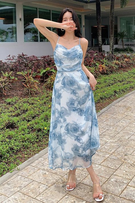 This floral print cami dress is perfect for a summer day. The soft fabric is comfortable to wear and the neckline is flattering. The cami is also versatile enough to be worn with different outfits. #women #dress #koreanfashion #koreanstyle Long Skirt Summer, Draped Collar, Spaghetti Strap Maxi Dress, Strapless Floral Dress, Blue And White Style, Blue Floral Print, Style Boho, Dress Design, Waist Dress