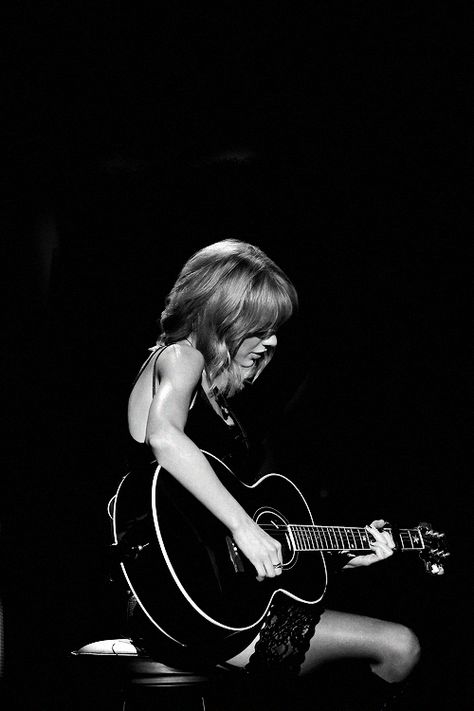 taylor swift Nice One, Got To Be, Taylor Swift, Swift, A Woman, Guitar, Black