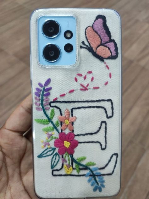 Hand Embroidery Phone Cover, Phone Case Embroidery Design, Embroidery Mobile Cover, Embroidery Phone Case, Embroidery Cases, Simple Hand Embroidery Patterns, Phone Covers Diy, Handmade Phone Case, Embroidery Wall Art