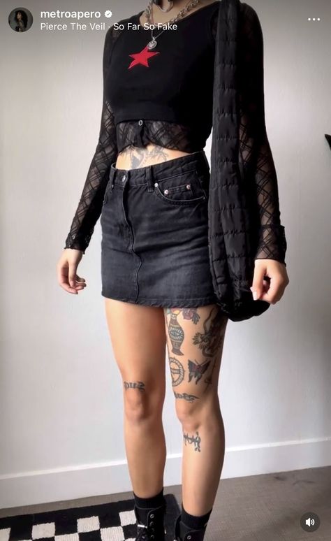 Rocker Chic Summer Outfits, Gothic Summer Outfits, Venus Aries, Wallpaper Peace, Gothic Summer, Aesthetic Wardrobe, Goth Vibes, Download Festival, Corporate Goth