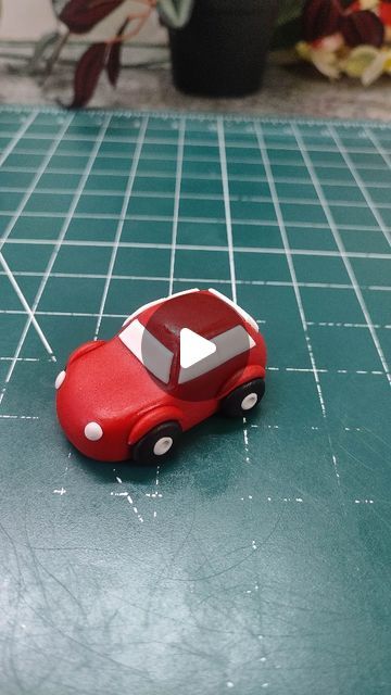 Fondant Cars Topper, Fondant Cake Toppers Tutorial, Fondant Car Topper, Fondant Car Tutorial, Fondant Car Cake, Easy Fondant Decorations, Car Fondant, Car Topper, Easy Fondant