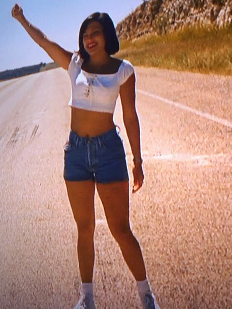 Latina Aesthetic Outfit, 90s Latina Fashion, Latina Summer Outfits, 2000s Latina Fashion, 90s Latina Aesthetic, 90s Latina, Selena Quintanilla Outfits, 90’s Outfits, Chicana Style