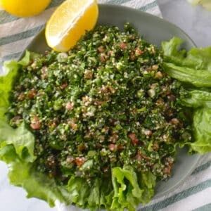 Tabouli Salad - Amira's Pantry Middle Eastern Dinner, Tabouli Salad, Greek Gyros, Tabbouleh Salad, Healing Foods, Famous Recipe, Refreshing Salad, Mediterranean Food, Fresh Mint Leaves