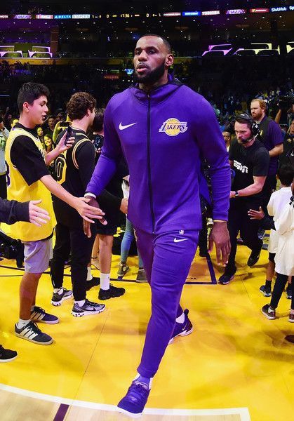 Lebron James And Wife, Westbrook Nba, Nba Superstars, James King, King Lebron James, Lebron James Lakers, Warriors Stephen Curry, King Lebron, Jordan Outfit