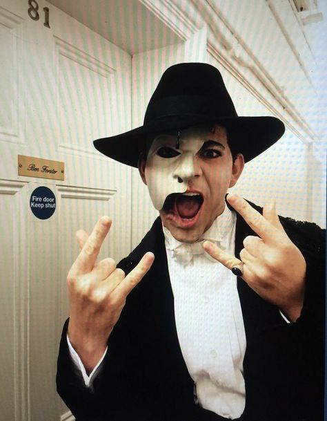 Phantom Of The Opera Pfp, Batman Comic Wallpaper, Mask Guy, Opera Ghost, Theatre Problems, Theatre Quotes, Christine Daae, Ramin Karimloo, Theatre Actor