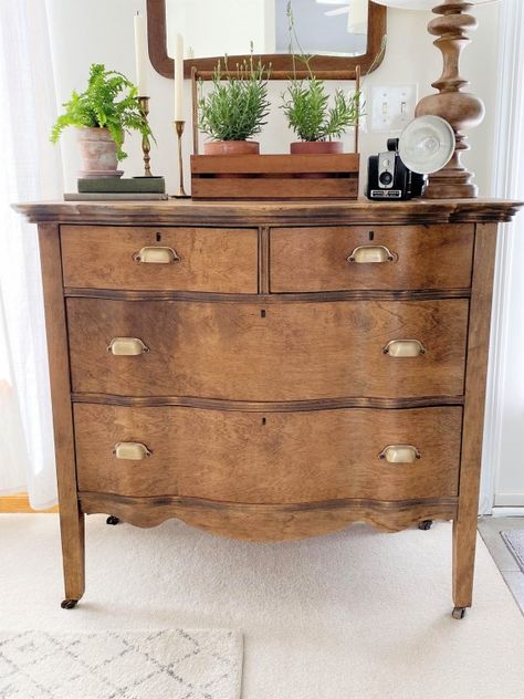 Follow my easy step-by-step beginner's guide to refinishing vintage furniture.  #refinishingfurniture #vintage #furnituremakeover #diy Refinished Vintage Furniture, Antique Furniture Restoration, Dresser Refinish, Oak Dresser, Furniture Repair, Oak Furniture, Diy Door, Furniture Restoration, Bedroom Sets