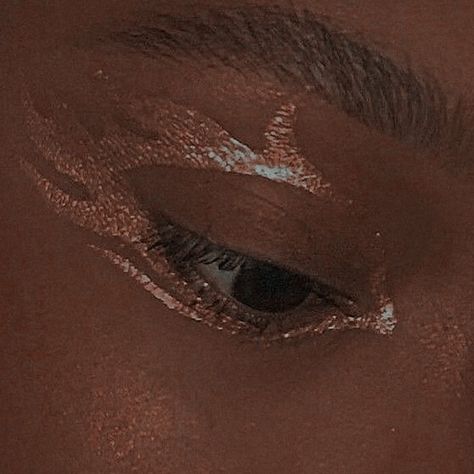 Glimmer Hunger Games, Cinna Hunger Games, The Hunger Games Aesthetic, Hunger Games Makeup, Aesthetic Eye Makeup, Hunger Games Aesthetic, Hunger Games Book, Aesthetic Eye, Hunger Games Katniss