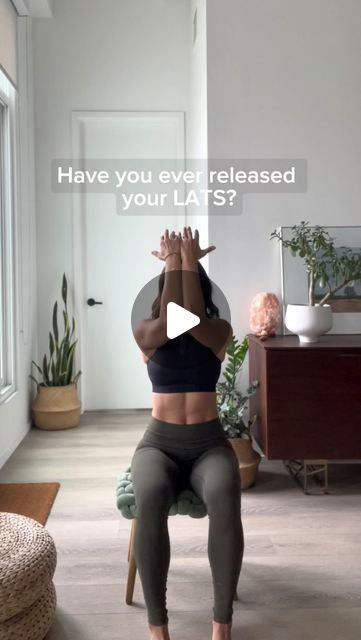 CHRISTINE ZIADÉ on Instagram: "This one is really gonna feel like a tug of war IF you’re doing it right and IF you are restricted.   This one is important to help fix: ✅ shoulder posture ✅ optimize ribcage over pelvic posture ✅ help activate your core more efficiently  ✅ help you move better in general.   Thoracic and rib mobility is so important in order for OTHER areas of the body to move more efficiently.   Tip 💡 1️⃣ Make sure you are NEVER arching your back during this exercise (or flaring your front ribs). If you do not arch your back, your rotation will be significantly less (that’s ok…posture here is key)  2️⃣ You can do 3 sets of 3 breaths each (left rotation, right rotation and center)  3️⃣ Lift the elbows above the shoulder ONLY if you’re able to keep your core activated and you Arch Your Back Exercise, Pelvic Posture, Arching Your Back, Surf Workout, Better Posture Exercises, Surfing Workout, Shoulder Posture, Shoulder Mobility, Latissimus Dorsi