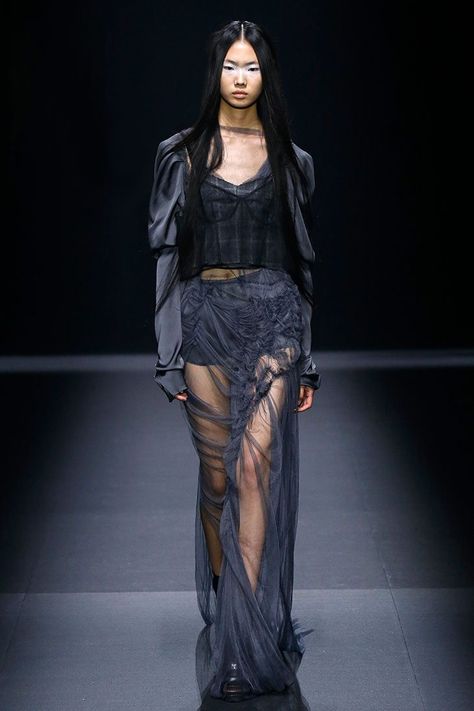 #NYFW: Vera Wang Spring Summer 2020 Collection Vera Wang Runway 90s, Vera Wang Designs, Vera Wang Runway, College Portfolio, Vera Wang Collection, Dope Clothes, Dr Closet, Ellen Von Unwerth, Fits Aesthetic