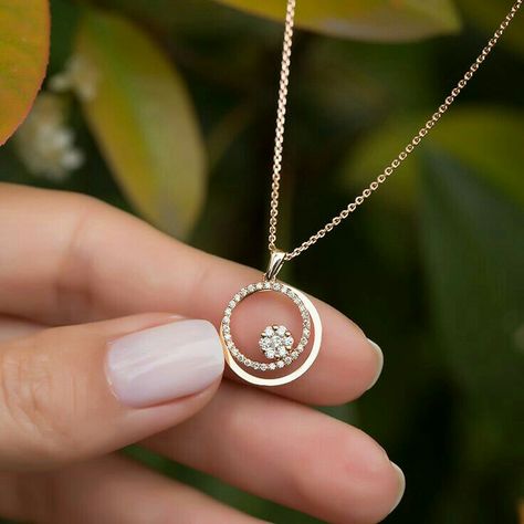 Locket Designs Pendants Gold, Pendent Design, Pretty Gold Necklaces, Gold Coin Jewelry, Fashion Jewelry Necklaces Gold, Jewelry Necklace Simple, Couple Ring Design, Jewelry Product Shots, Neck Pieces Jewelry