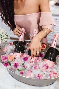 Wedding Shower Brunch Decorations, Cheap Bridal Shower Ideas, Bridal Shower Decorations Elegant, Wedding Shower Brunch, Brunch Decor, Champagne Brunch, Bridal Shower Planning, Summer Bridal Showers, Unique Bridal Shower