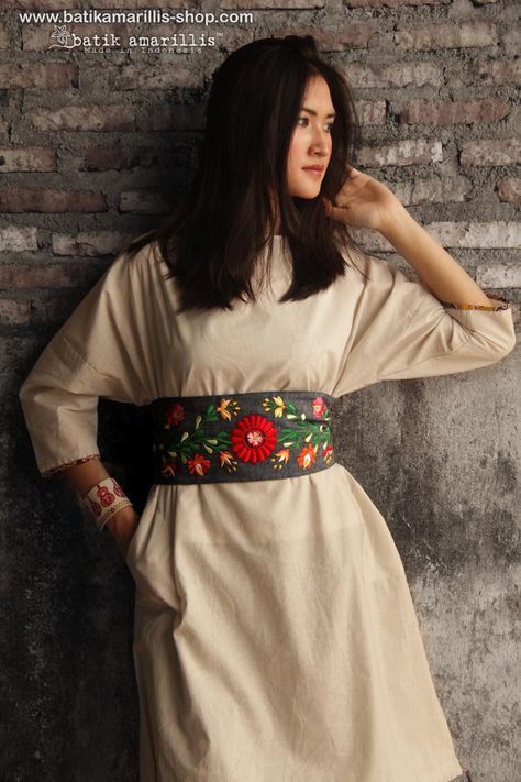 Kalocsa Embroidery, Hungarian Clothing, Belt Embroidery, Embroidery Belt, Boho Belt, Boho Embroidery, Hungarian Embroidery, Chain Stitch Embroidery, Cool Winter