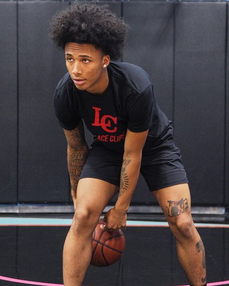 Mikey Basketballer, Mikey Williams Basketball, Mikey Williams Tattoo, Mickey Williams, Basketball Guys, Williams Basketball, Mikey Williams, Haircut Designs For Men, Boys Colored Hair