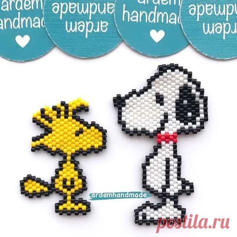 Beaded Snoopy, Pony Bead Projects, Pony Bead Crafts, Diy Seed Bead Earrings, Beaded Earrings Tutorials, Snoopy Woodstock, Beading Jewelery, Plastic Canvas Patterns Free, Brick Stitch Pattern