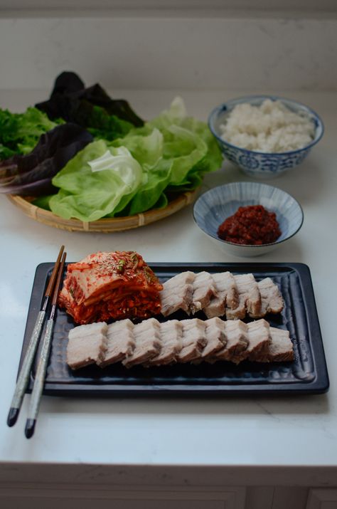 Bossam Korean Pork Belly, Bossam Korean, Korean Pork Belly, Korean Table, Korean Meals, Steak Dinner Sides, Korean Recipe, Korean Pork, South Korean Food