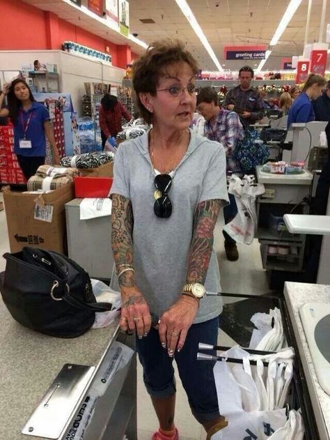 Granny with sleeves Older Women With Tattoos, Old Women With Tattoos, Estilo Cholo, Inked Babes, Dope Tattoos, Piercing Tattoo, Body Mods, Tattoos And Piercings, Body Art Tattoos