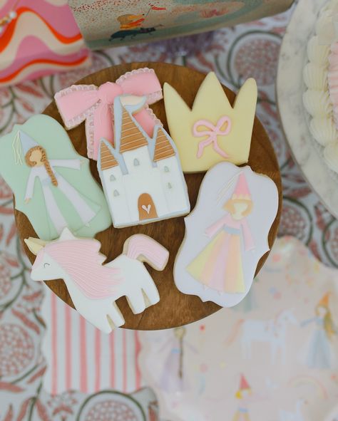 Birthday details 🤍 One-ce Upon A Time 1st Birthday, Fairytale Birthday Theme, Once Upon A Time Birthday, Birthday Details, Fairytale Birthday, Princess Theme Birthday, Princess Theme Birthday Party, School Birthday, Princess Theme