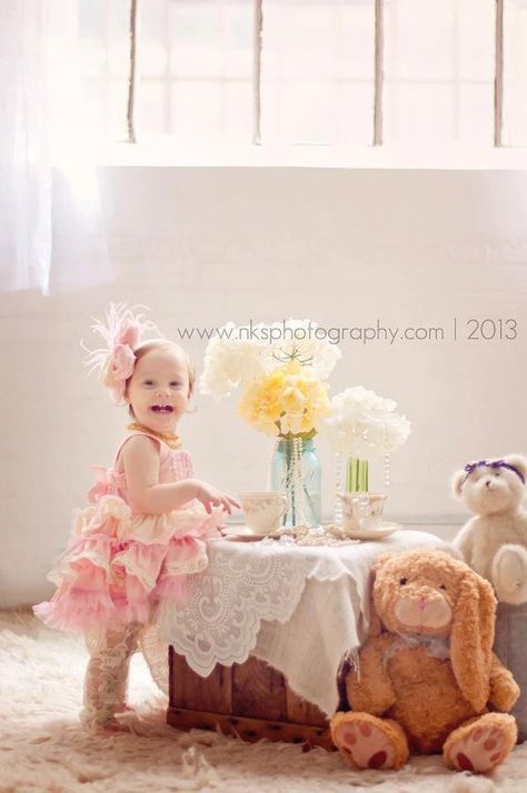 Tea Party Pictures, Easter Tea Party, Tutu Birthday, Flowers Tea, Box Table, Party Photoshoot, First Birthday Dresses, Photo Shoot Ideas, Girls Tea Party