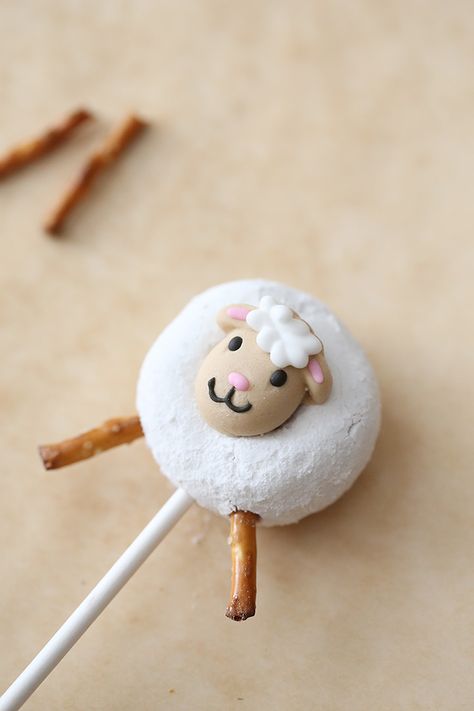 Make a little lamb donut pop for your Easter or Spring themed party! These treat pops are so easy to make and very cute for kids! #donuts #donutpop #cakepop #easter #spring #eastertreat Sheep Food Ideas, Sheep Snack, Spring Themed Treats, Sheep Party, Animal Themed Food, Lamb Craft, Sheep Cake, Preschool Snacks, Easter Lamb