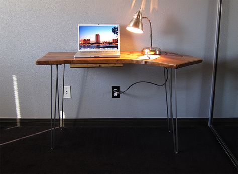 Reclaimed Wood Desk | Flickr - Photo Sharing! Mcm Desk, Reclaimed Wood Desk, Desk Inspiration, Mid Century Modern Interiors, Diy Desk, Hairpin Legs, Diy Furniture Projects, Wood Desk, Modern Interiors