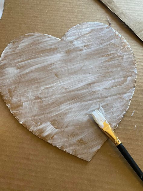 DIY Faux Wooden Heart - The Shabby Tree Wood Heart Diy, Primitive Valentine Crafts, Wood Heart Crafts, Valentine Craft Gifts, Wooden Hearts Crafts, Heart Diy Crafts, Valentine Wood Crafts, Vintage Valentine Crafts, Shabby Chic Diy Crafts