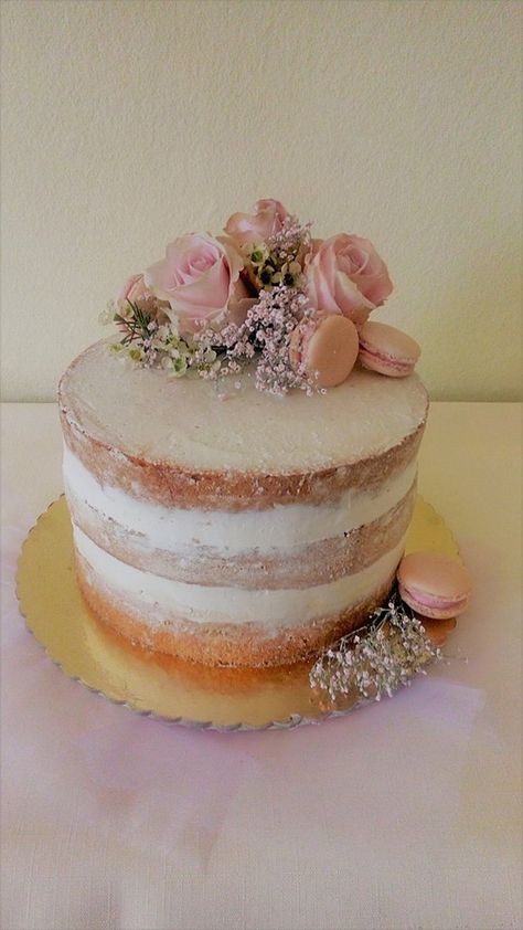 Rustic 18th Birthday Cake, Cake Decorated With Macarons And Flowers, Cake With Macarons On Top And Flowers, Sponge Cakes Decoration, Naked Cakes With Flowers, Naked Cake With Macaroons, Birthday Cake With Macarons On Top, Cake With Macarons And Flowers, Pink Naked Cake