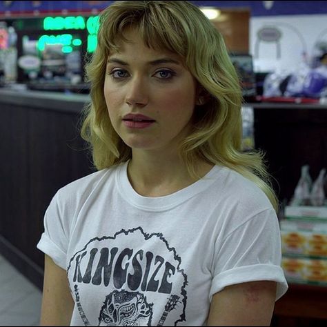 Imogen Poots, 70s Hair, Grunge Hair, Belleza Natural, Hairstyles With Bangs, Hair Highlights, Blue Hair, Cut And Style, Hair Goals