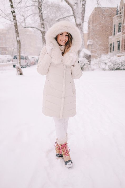 White Parka Outfit, Snow Day Outfits, Cozy Snow Day, Beige Oversized Sweater, White Parka, Parka Outfit, Cozy Snow, Snow Day Outfit, White Winter Coat