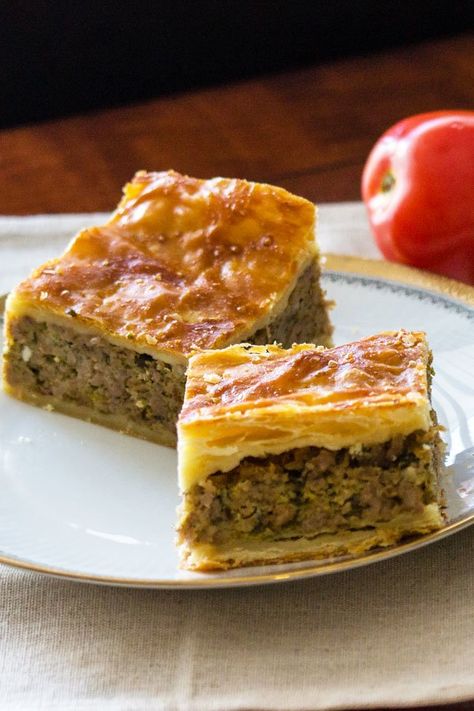 This Easter Puff Pastry Minced Meat Pie recipe is a cousin of the Greek Kreatopita pie and a delicious dish I make every Easter. The pie is made with puff pastry and a filling of ground meat that can be pork, beef, or a combination of both. It works great as an appetizer for the Easter meal. Easter Puff Pastry, Minced Meat Pie, Minced Beef Recipes Easy, Puff Pastry Recipes Savory, Mincemeat Pie, Mince Pie Recipe, Easter Meal, Minced Beef Recipes, Easter Food Appetizers