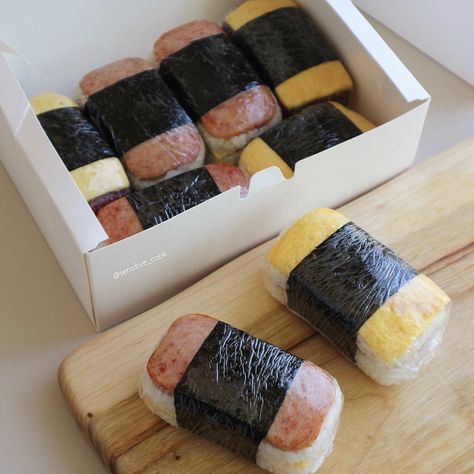 Musubi Aesthetic, Spam Aesthetic Food, Korean Spam Musubi, Spam Musubi Aesthetic, Spam Musubi Bento, Spam Musubi With Egg, Best Spam Musubi Recipe, Musubi Spam, Cute Spam Musubi