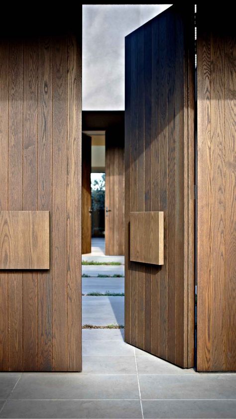 Double Front Entry Doors, Do It Yourself Decoration, House Main Door, Modern Entrance Door, White Internal Doors, Modern Entrance, Home Door Design, Hardwood Doors, Doors Interior Modern